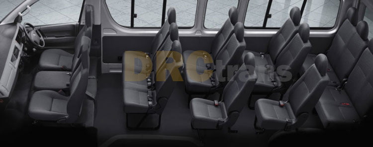 Cabin Toyota HiAce Commuter yang luas dengan jumlah 16 kursi penumpang